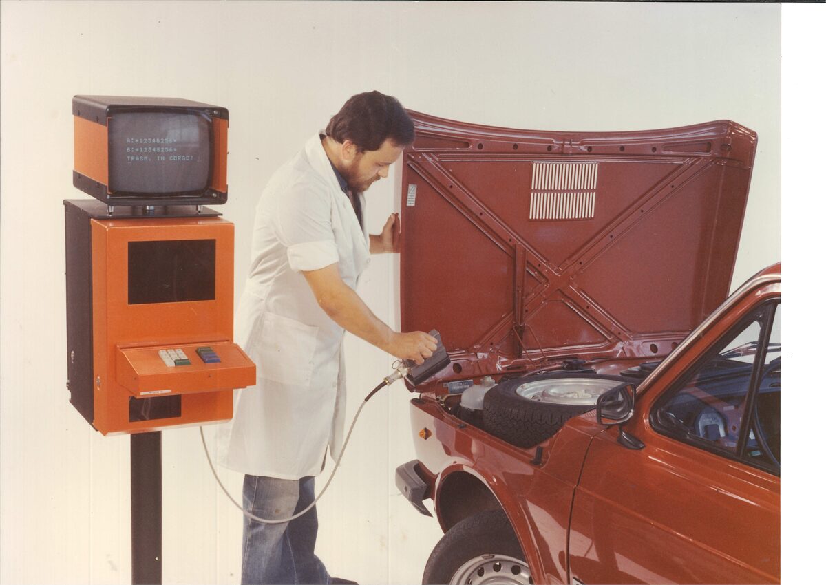 FIAT-CAP diagnostic terminal connected to a car in a workshop